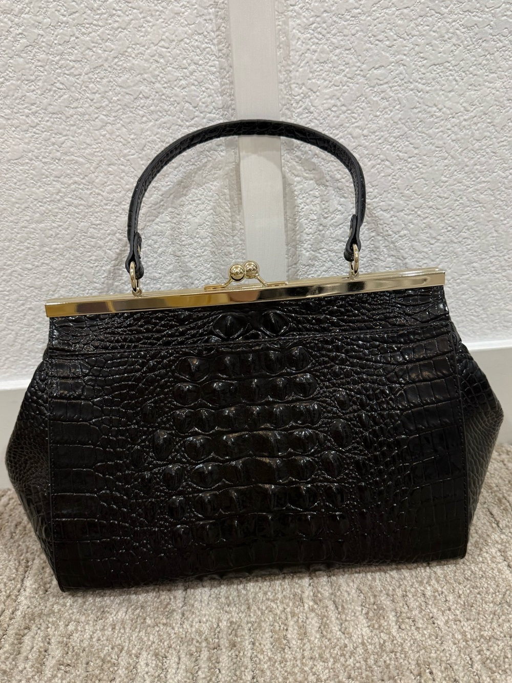 Brahmin Juliette Black Croc-Embossed Hand Bag with Gold Frame w/reg card - Picture 3 of 7